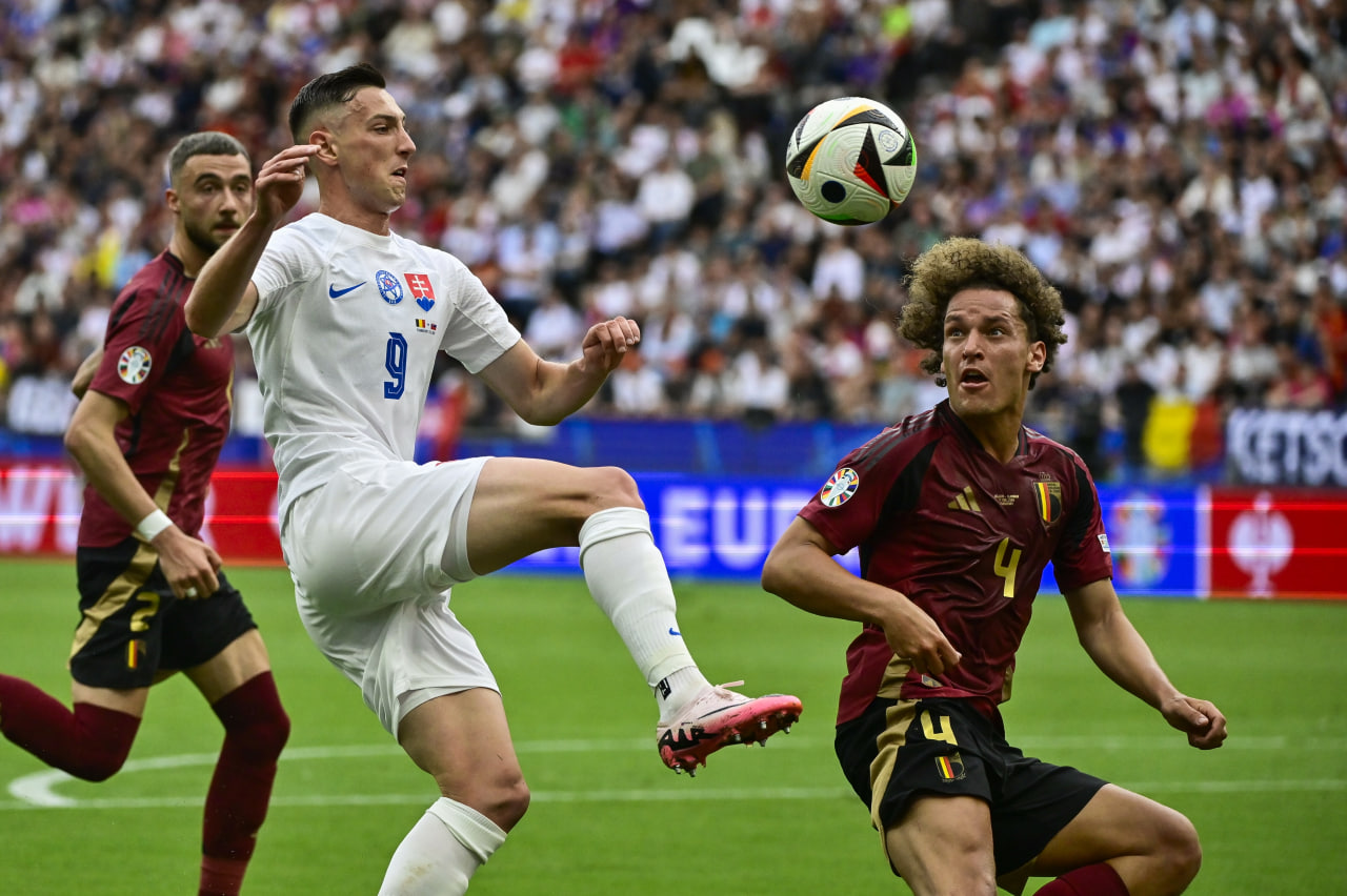 Фрагмент матча Бельгия — Словакия