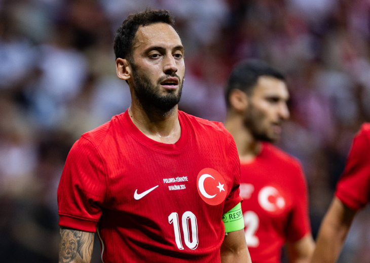 Хакан Чалханоглу — полузащитник сборной Турции