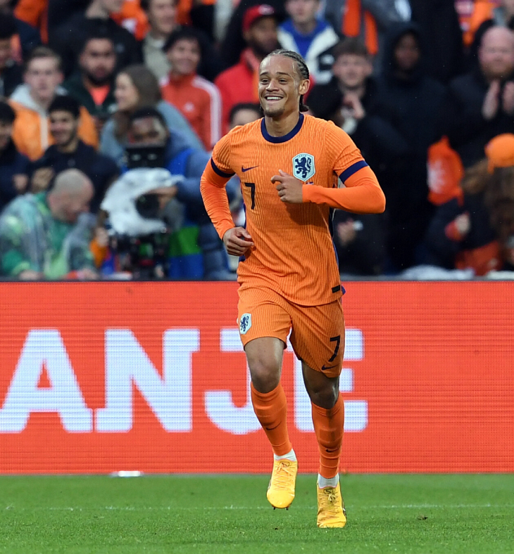 Хави Симонс