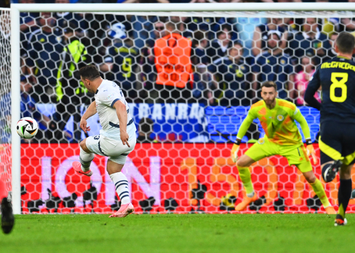 Момент гола Джердана Шакири