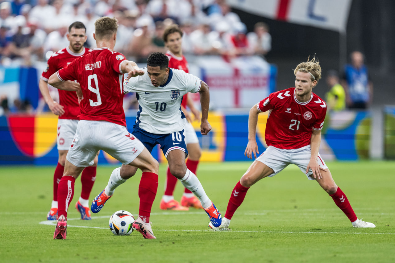 Фрагмент матча Дания — Англия