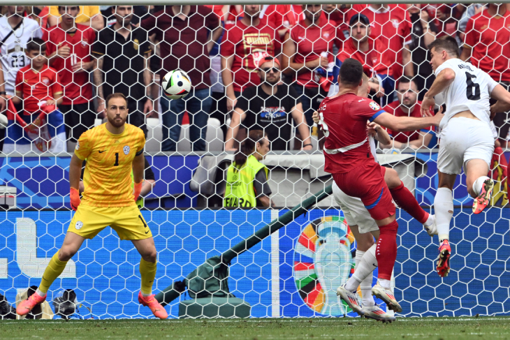 Лука Йович забивает