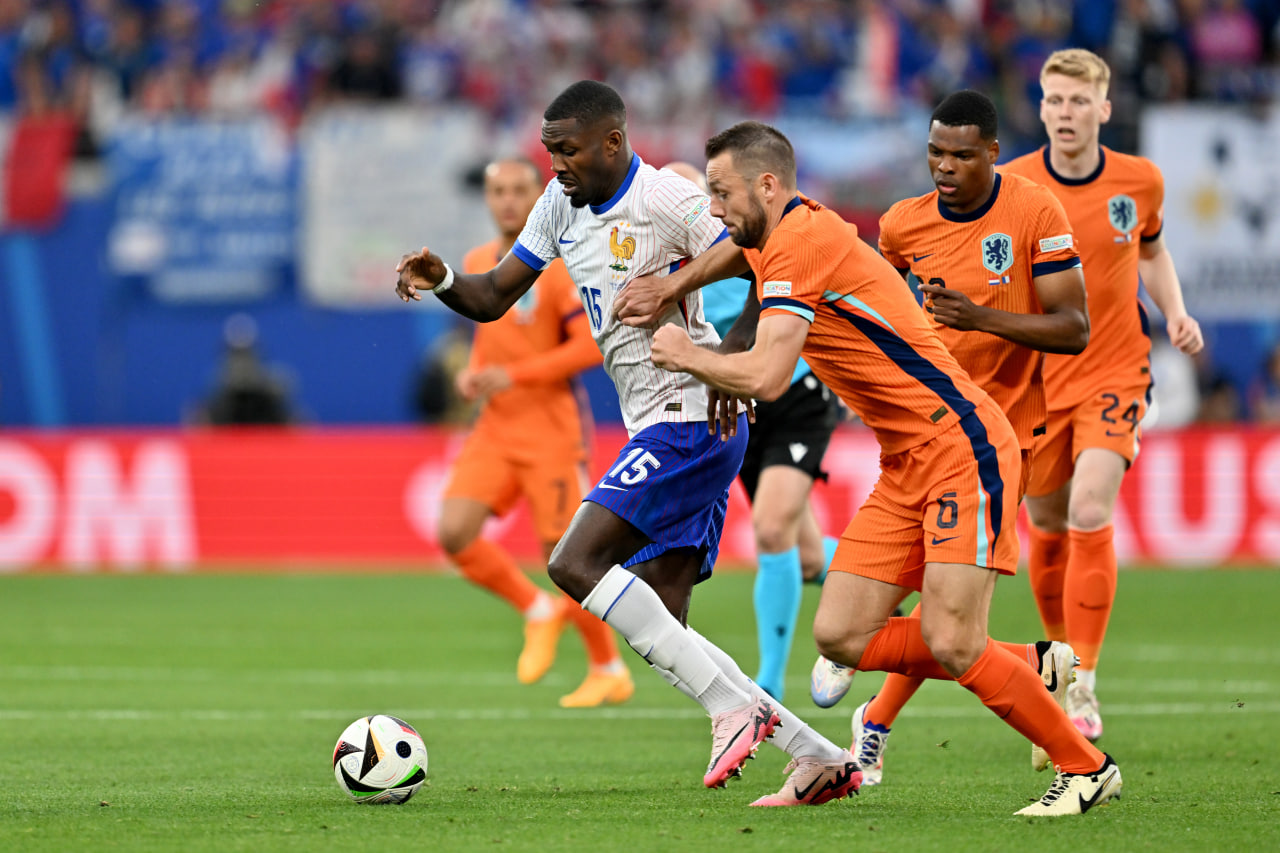 Фрагмент матча Нидерланды — Франция