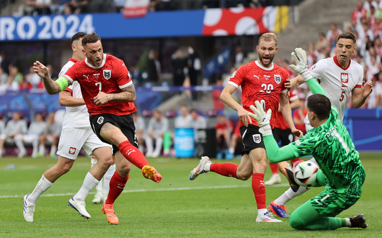 Фрагмент матча Польша — Австрия