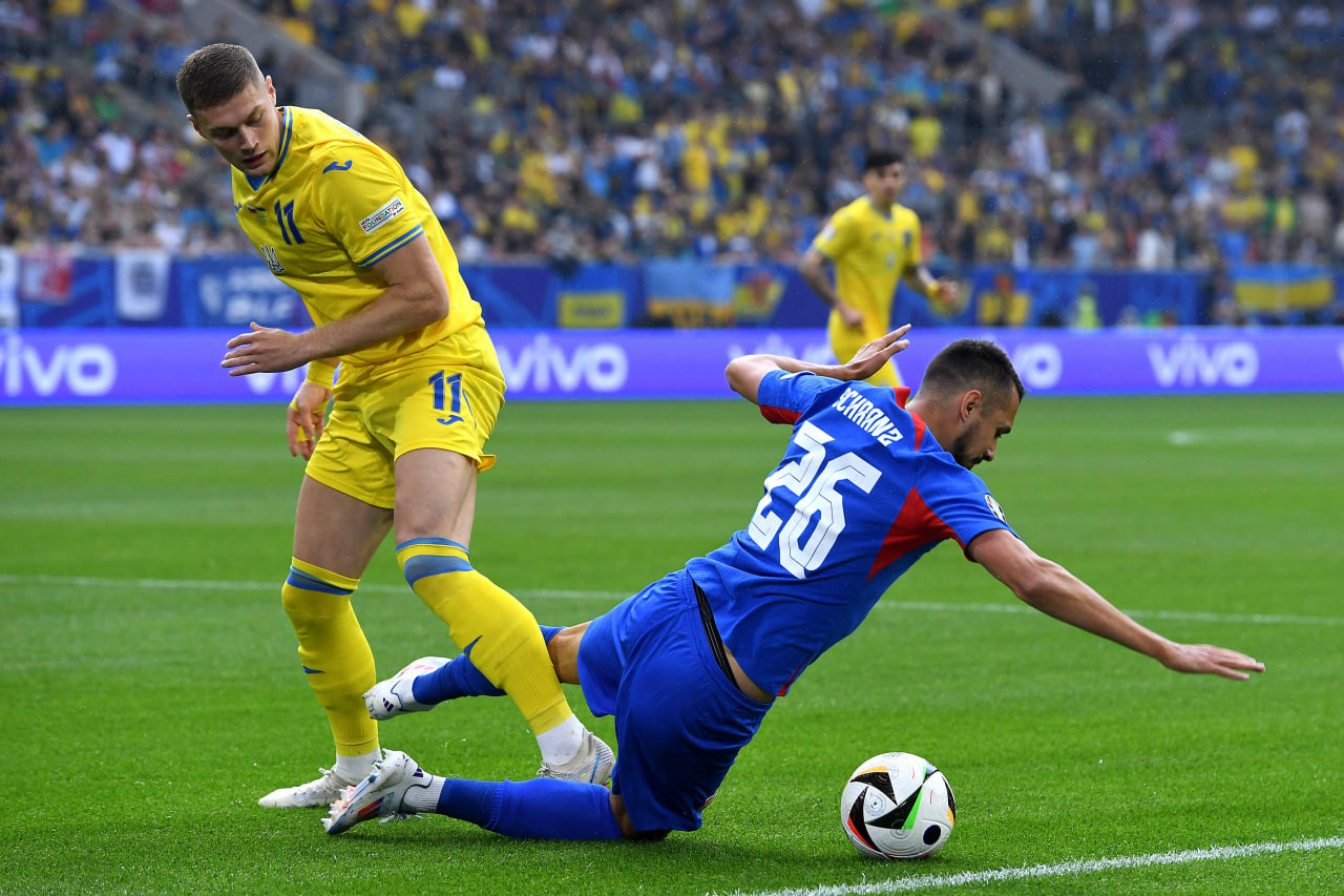 Фрагмент матча Словакия — Украина
