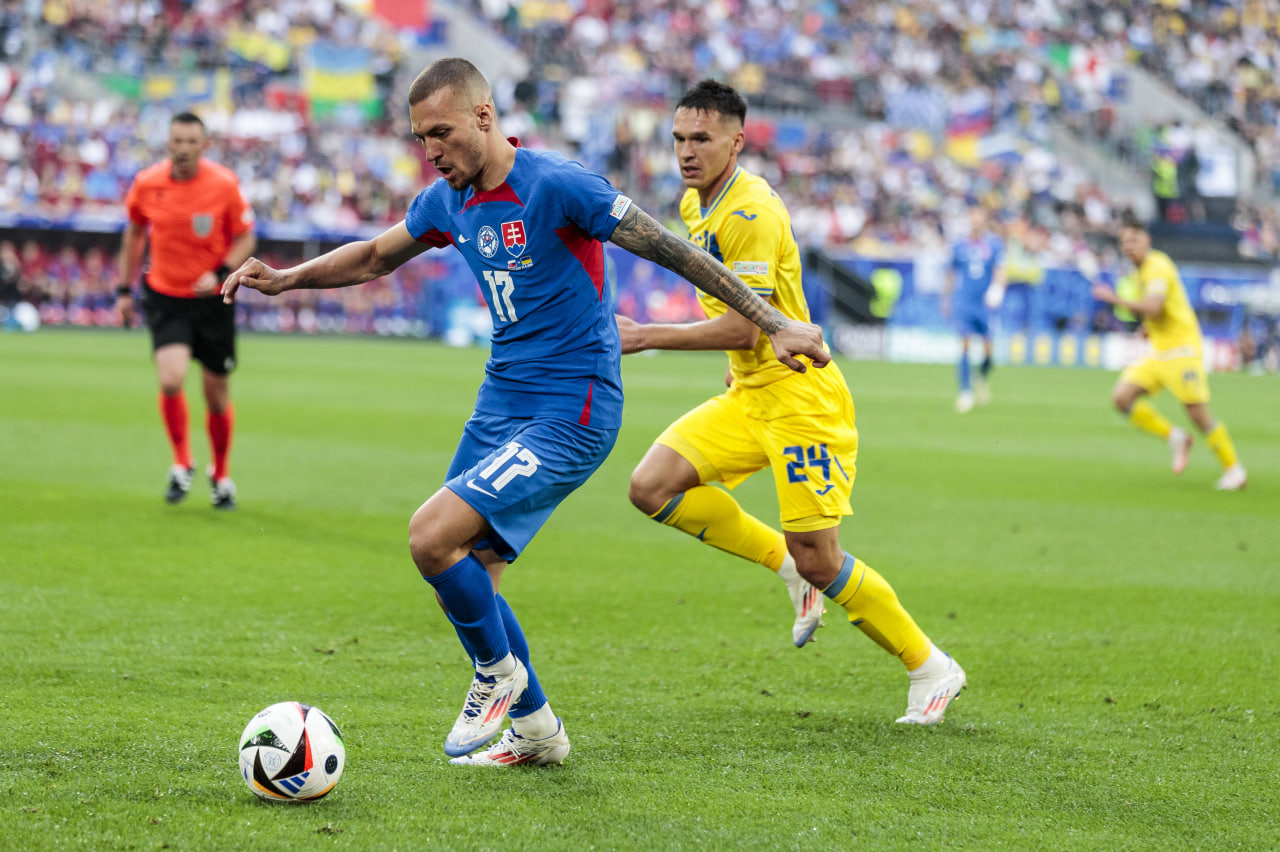 Фрагмент матча Словакия — Украина