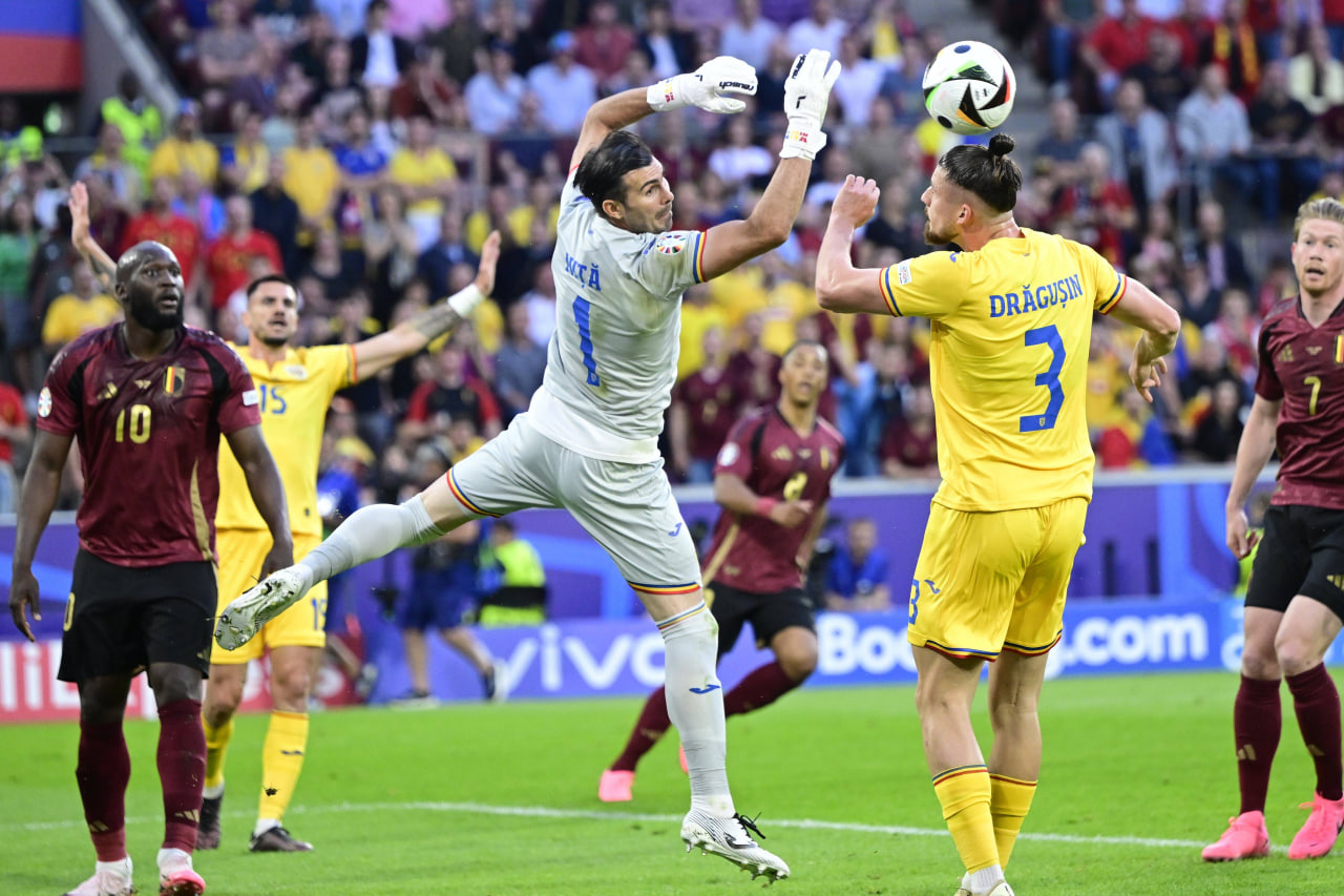 Фрагмент матча Бельгия — Румыния