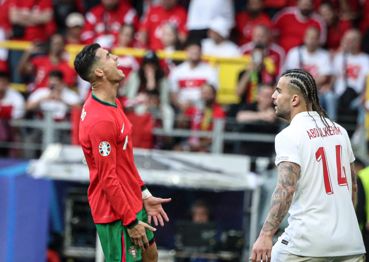 Фрагмент матча Турция — Португалия