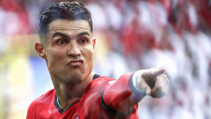 Криштиану Роналду — нападающий сборной Португалии