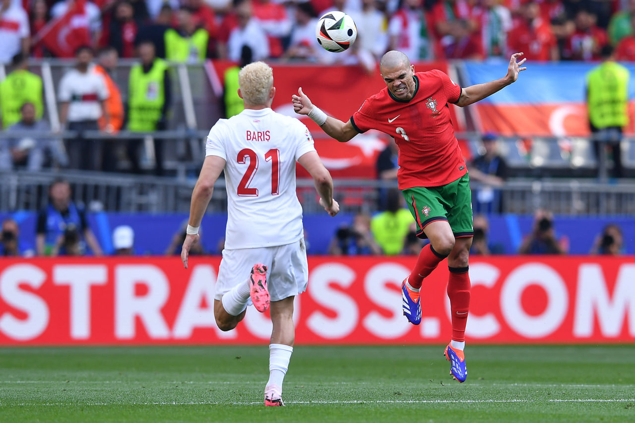 Фрагмент матча Турция — Португалия