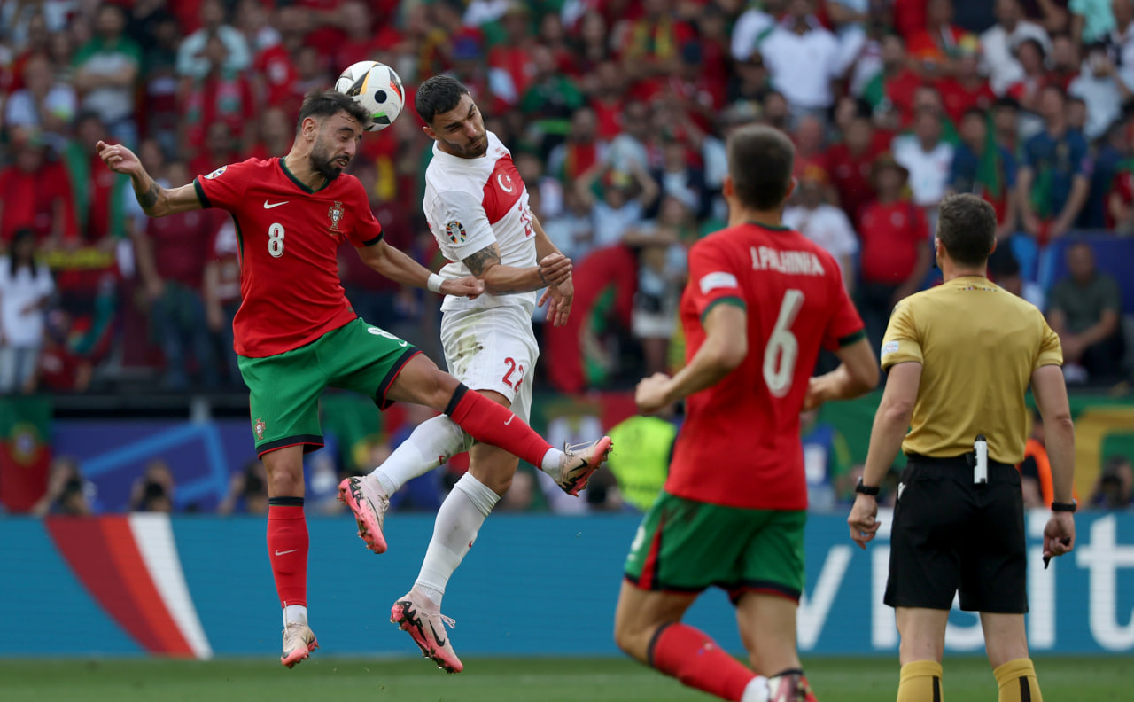 Фрагмент матча Турция — Португалия