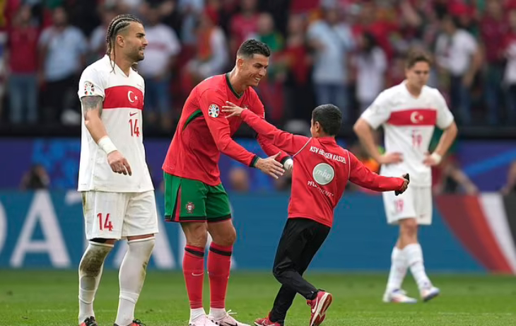 Роналду с поклонниками