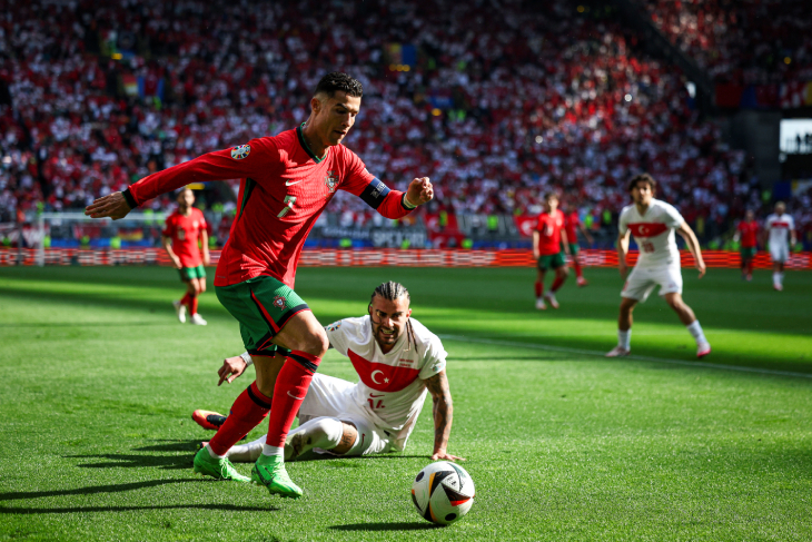 Роналду в матче с Турцией