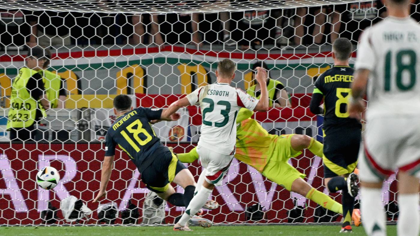 Кевин Чобот забивает решающий мяч