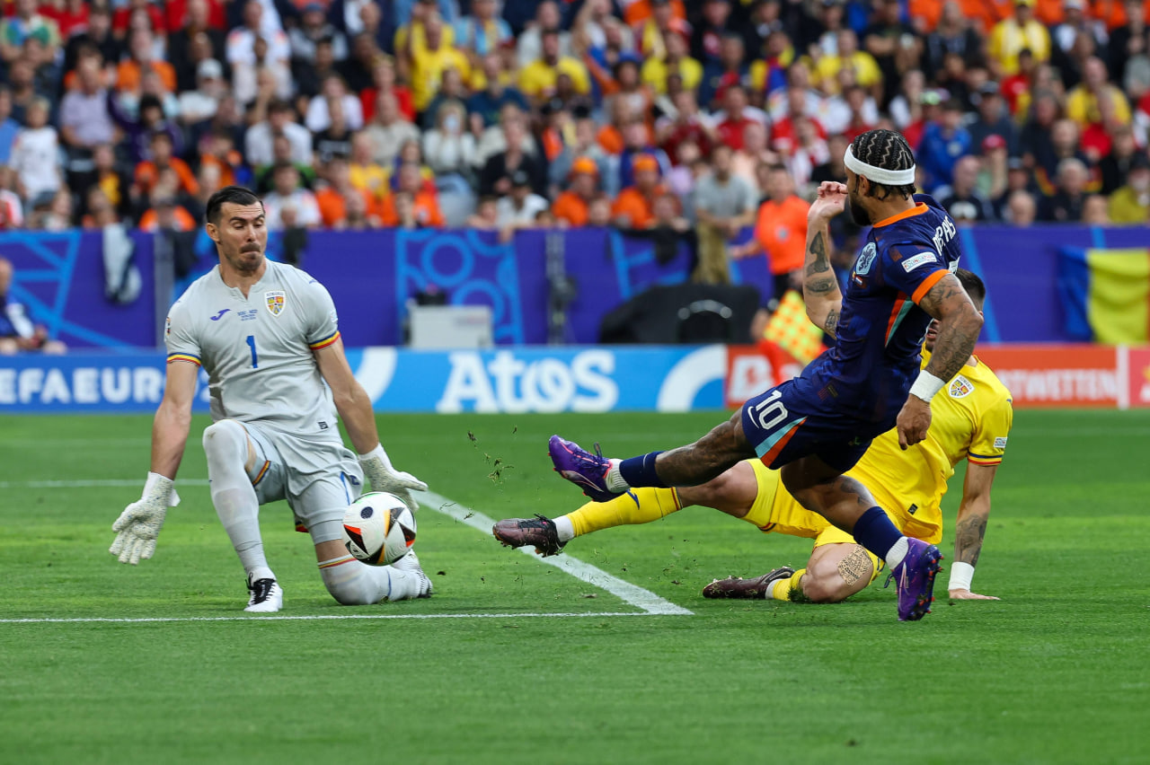 Фрагмент матча Румыния — Нидерланды