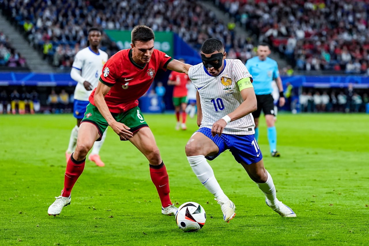 Фрагмент матча Португалия — Франция