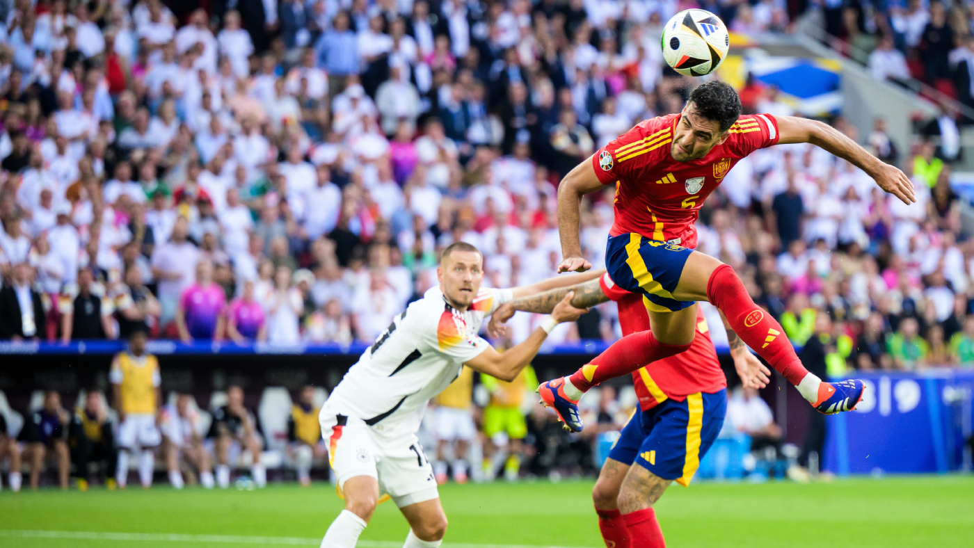 Микель Мерино забивает победный мяч