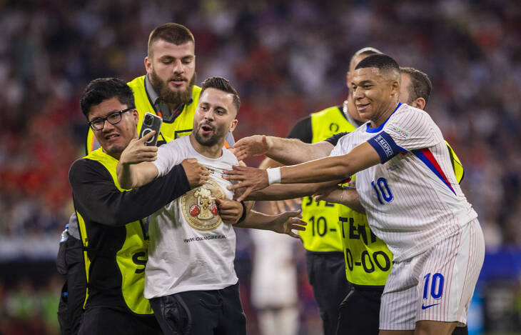 Стюарды подоспели