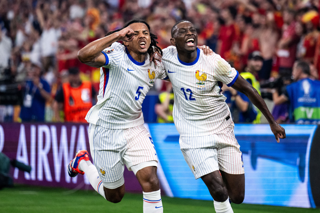 Коло Муани выводит сборную Франции вперед