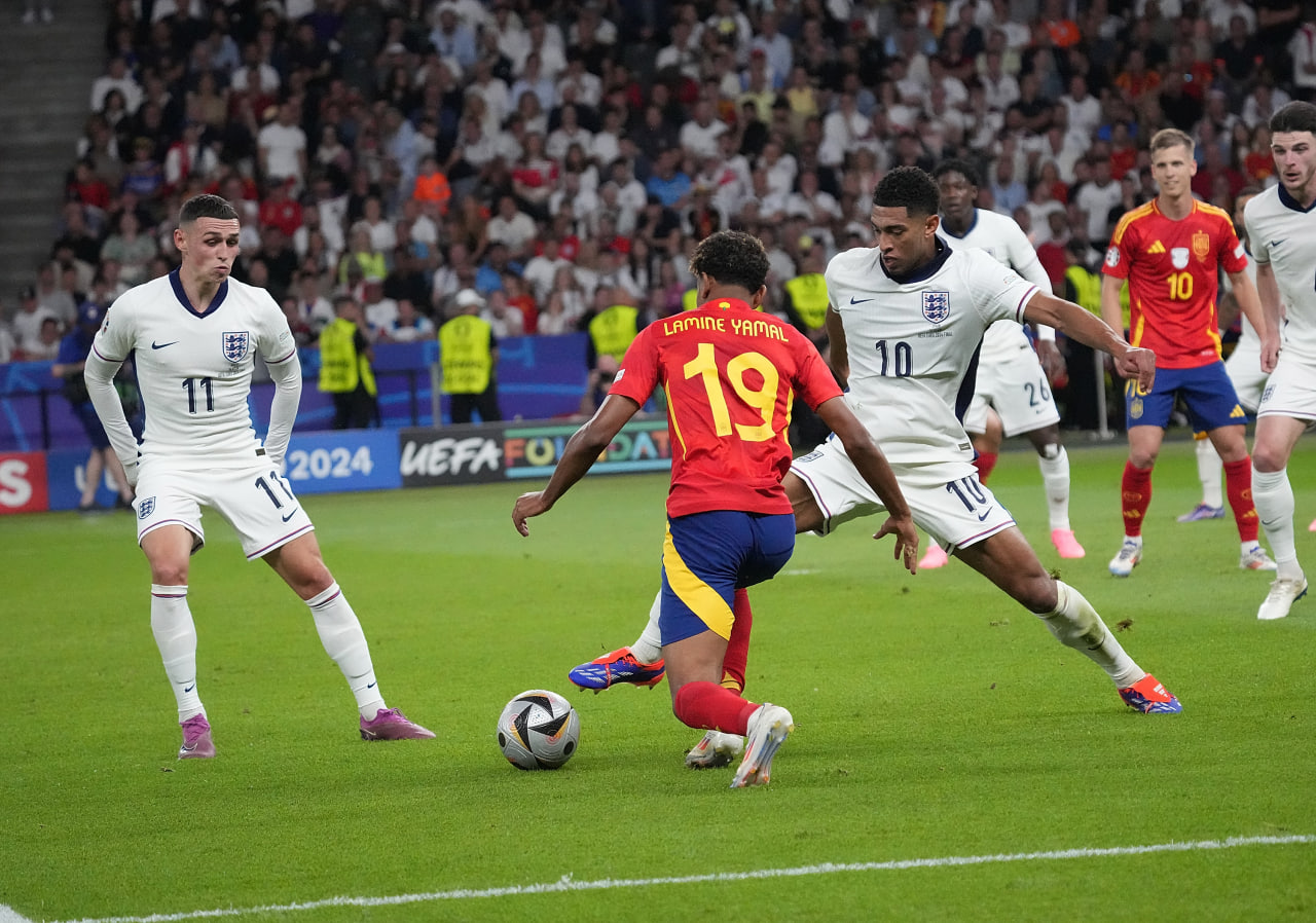 Фрагмент матча Испания — Англия