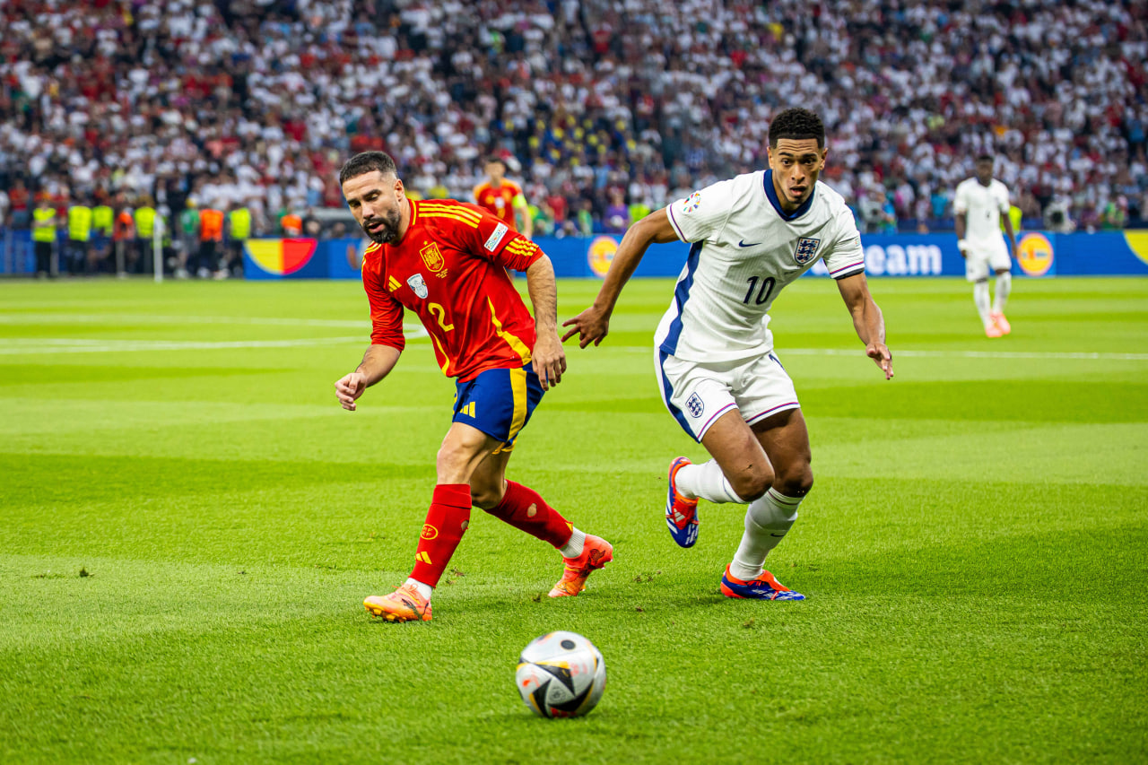 Фрагмент матча Испания — Англия