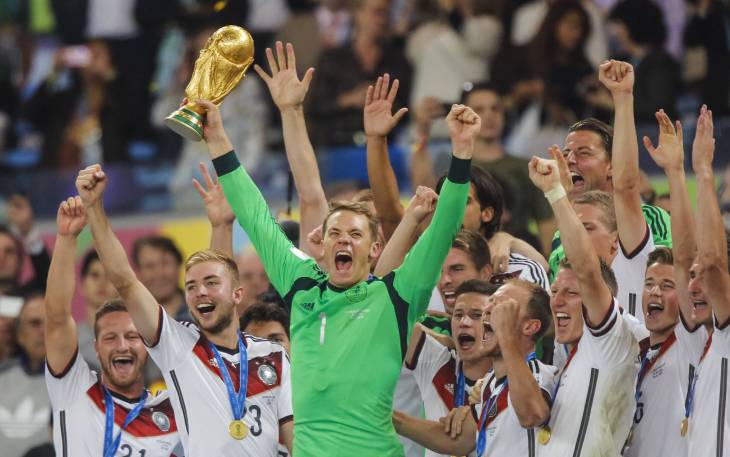 Мануэль Нойер с Кубком мира