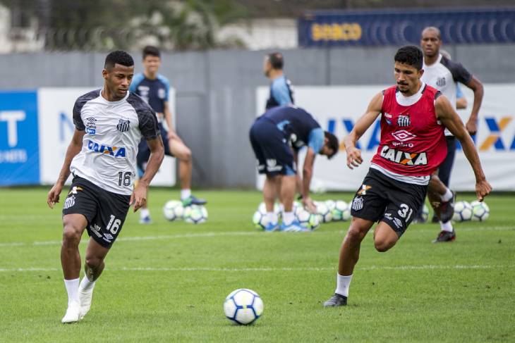 Артур Гомес (слева)