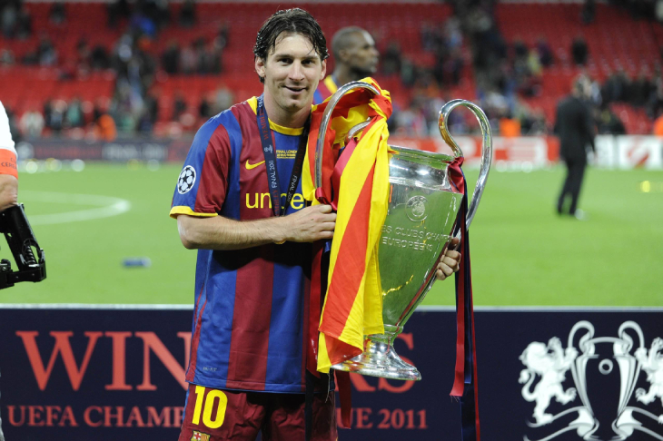 Месси с трофеем Лиги чемпионов