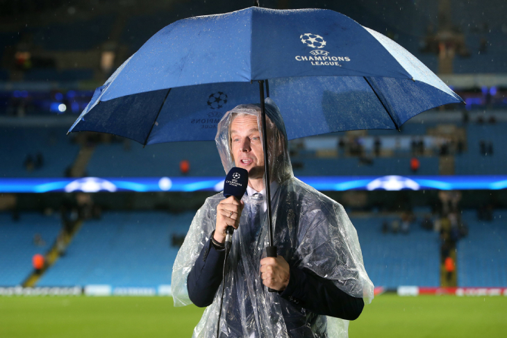 Брендированы даже зонтики