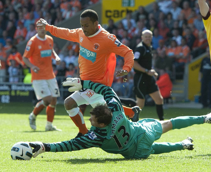 Йенс Леманн в матче с «Блэкпулом»