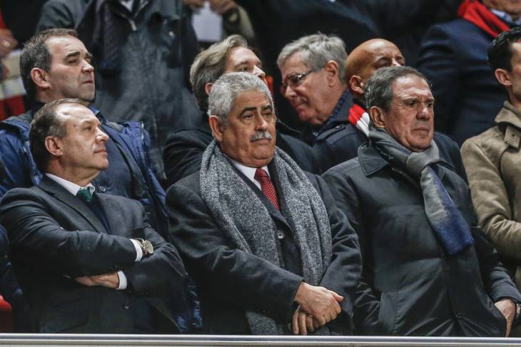 Луиш Филипе Виейра (по центру)