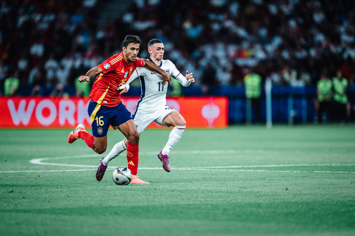 Родри против Фила Фодена в финале Евро-2024