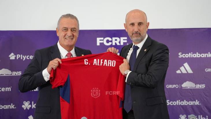 Густаво Альфаро (слева)