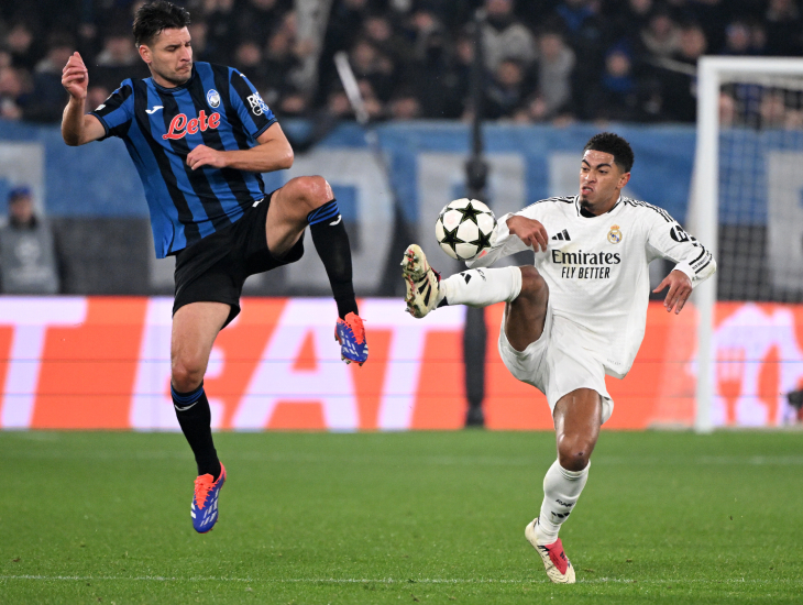 Джуд Беллингем (справа)