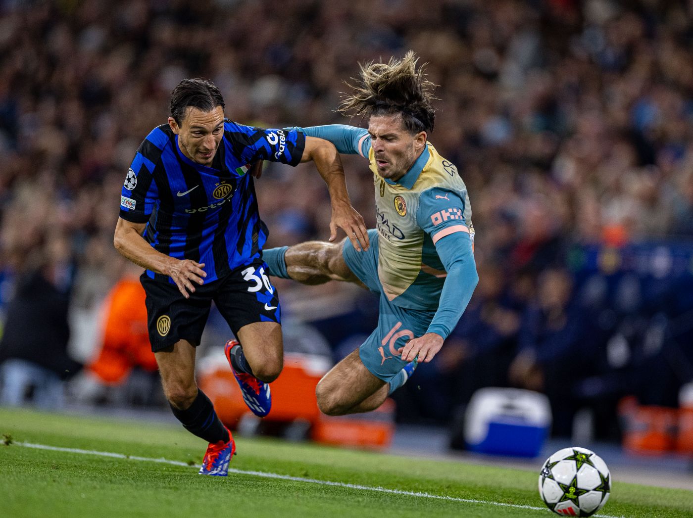 Джек Грилиш в матче Лиги чемпионов против миланского «Интера»