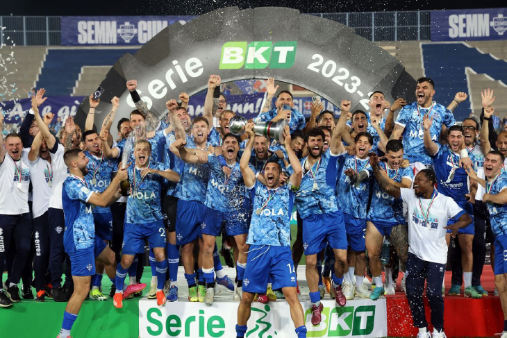 «Комо» празднует победу в Серии В