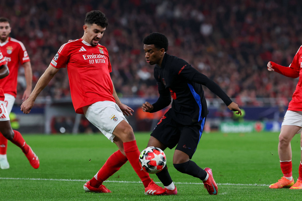 Араужу нарушает правила на Бальде в своей штрафной