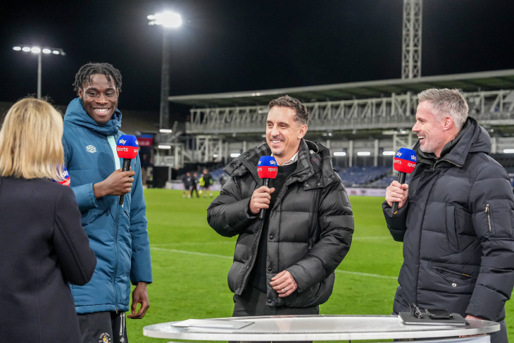 Элайджа Адебайо, Гарри Невилл  и Джейми Каррагер