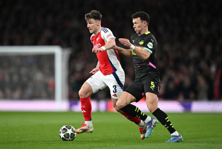 «Арсенал» — ПСВ