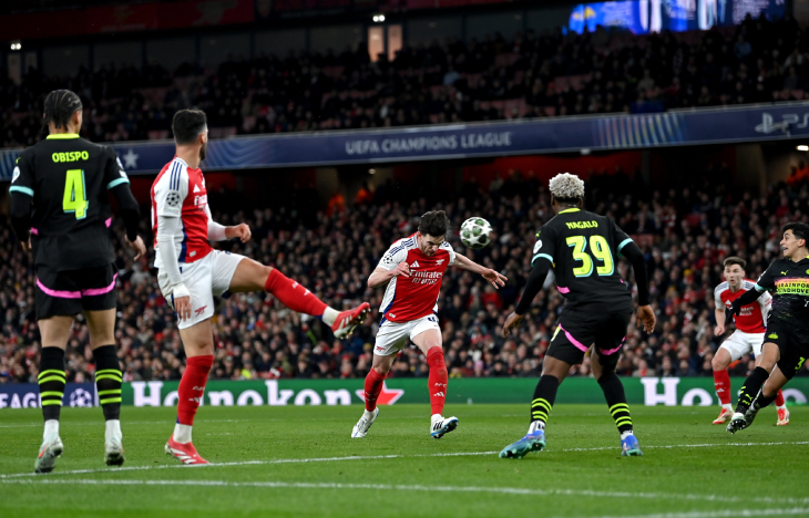 «Арсенал» — ПСВ