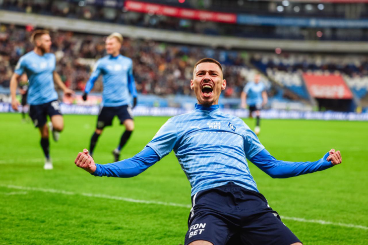 Игроки «Крыльев» празднуют гол