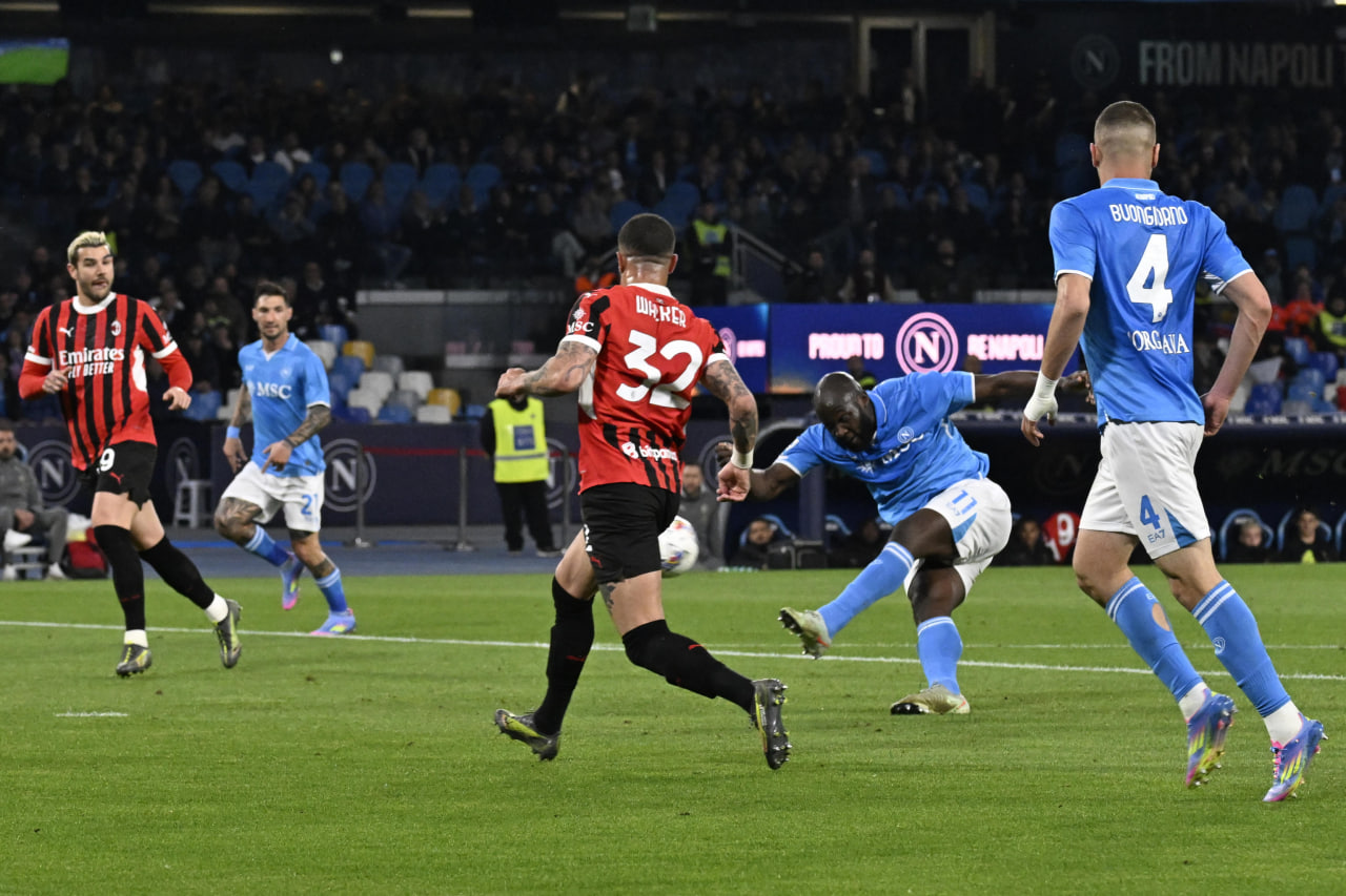 Лукаку забивает второй гол в ворота Милана