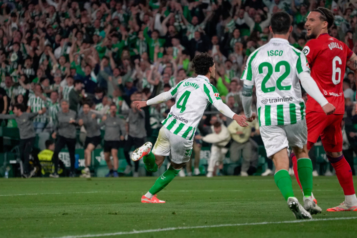 Джонни Кардосо после забитого мяча