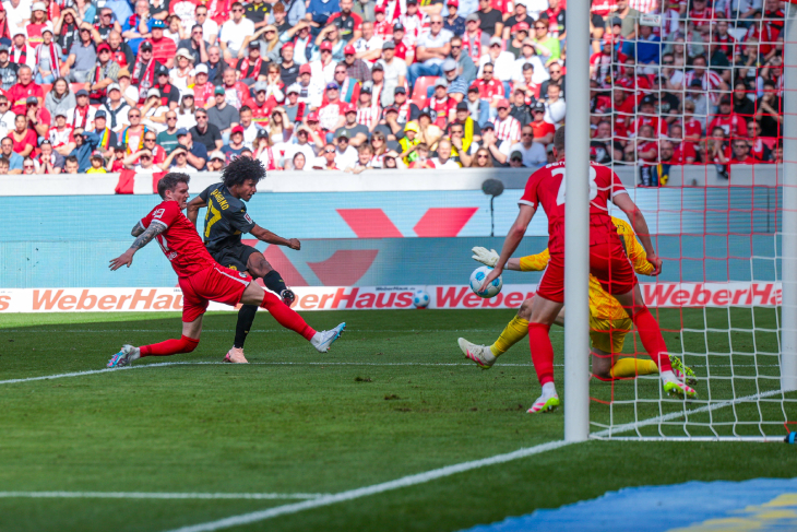 Гол Адейеми