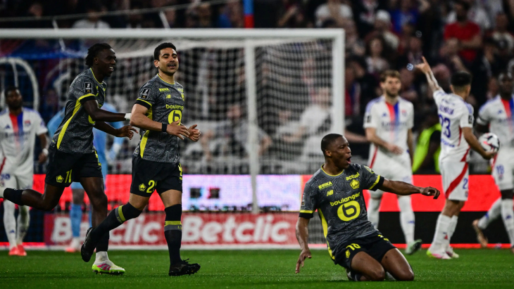 Гости празднуют гол