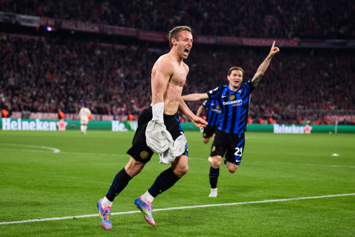 Фраттези празднует гол