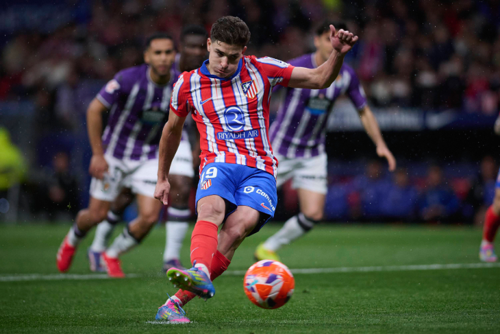 Хулиан Альварес бьёт пенальти