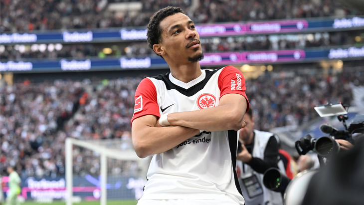 Нападающий «Айнтрахта» Уго Экитик