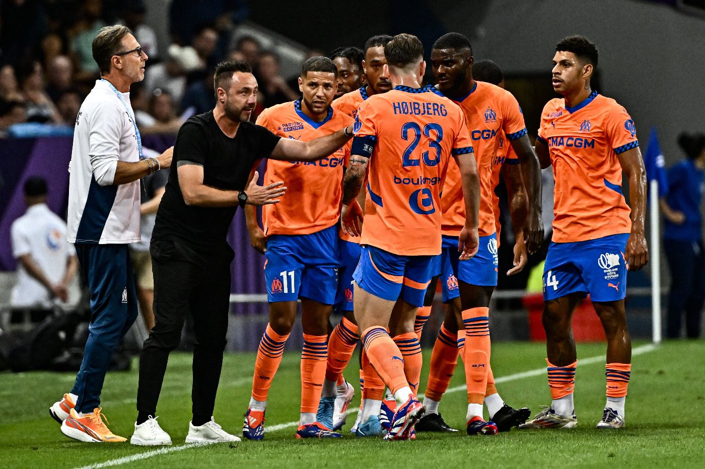 Роберто Де Дзерби с игроками «Марселя»