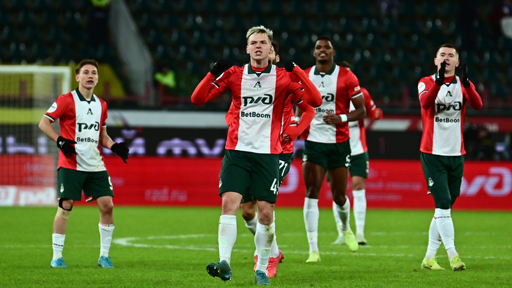 Игроки «Локомотива» празднуют гол